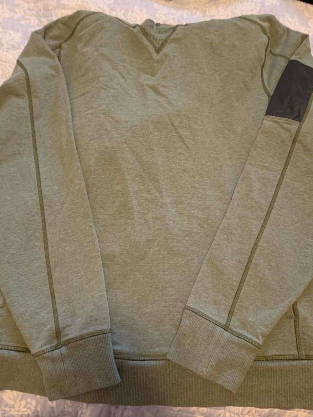 Lululemon men’s sweatshirt